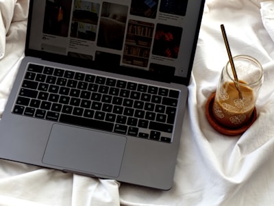 AIを使ったブログ副業の始め方【2026年版】ChatGPTで効率化して月5万円を目指す